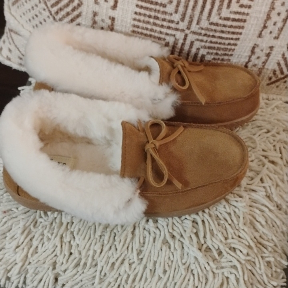 Dluxe By Dearfoams Tan Suede And Faux Shearling Moccasin Slippers